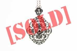 AŻUROWA ZAWIESZKA Z GRANATEM SREBRO