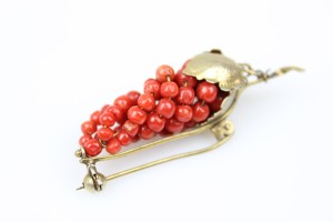 BROSZKA WINOGRON KORAL SZLACHETNY 