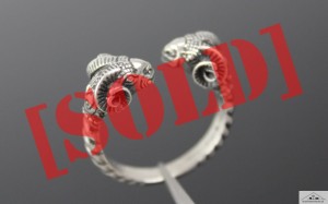 STARY PIERŚCIONEK ŁBY MUFLONÓW SREBRO