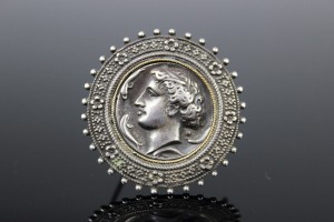 XIX WIECZNA BROSZKA SREBRO DEKADRACHMA 