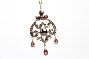 BOGATY WIKTORIAŃSKI  WISIOR Z GRANATAMI DOUBLE