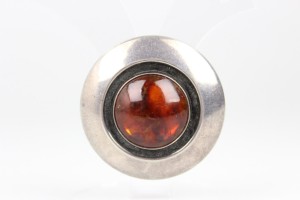 POKAŹNA BROSZKA NIELS ERIK FROM SREBRO BURSZTYN