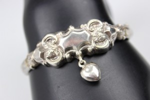 BRANSOLETKA ZE SKRYTKĄ I PRZYWIESZKĄ W FORMIE SERCA SREBRO