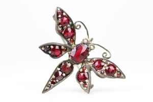 SECESYJNA BROSZKA Z GRANATAMI INSEKT OWAD