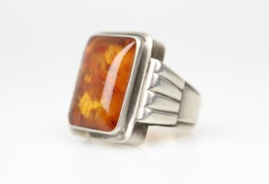 PIERŚCIONEK SYGNET FISCHLAND SREBRO BURSZTYN R22