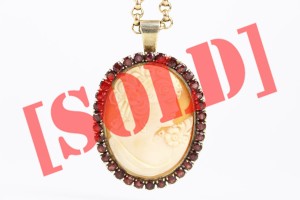 ZAWIESZKA ART DECO KAMEA SREBRO ZŁOCONE GRANATY