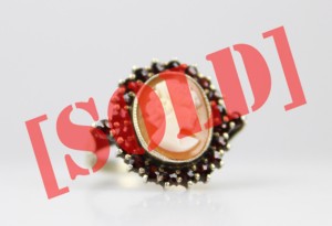 PIERŚCIONEK SREBRO ZŁOCONE KAMEA GRANATY R19