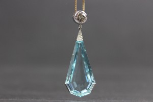 OKAZAŁA ZAWIESZKA ART DECO AKWAMARYN DIAMENTY BIAŁE ZŁOTO