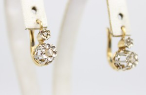 KOLCZYKI – DIAMENTOWA ELEGANCJA POCZĄTKÓW DWUDZIESTOLECIA